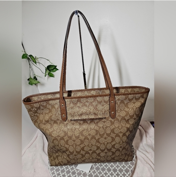 COACH Monogram SHOULDER BAG EUC!! HUGE TOTE!! - Picture 8 of 12
